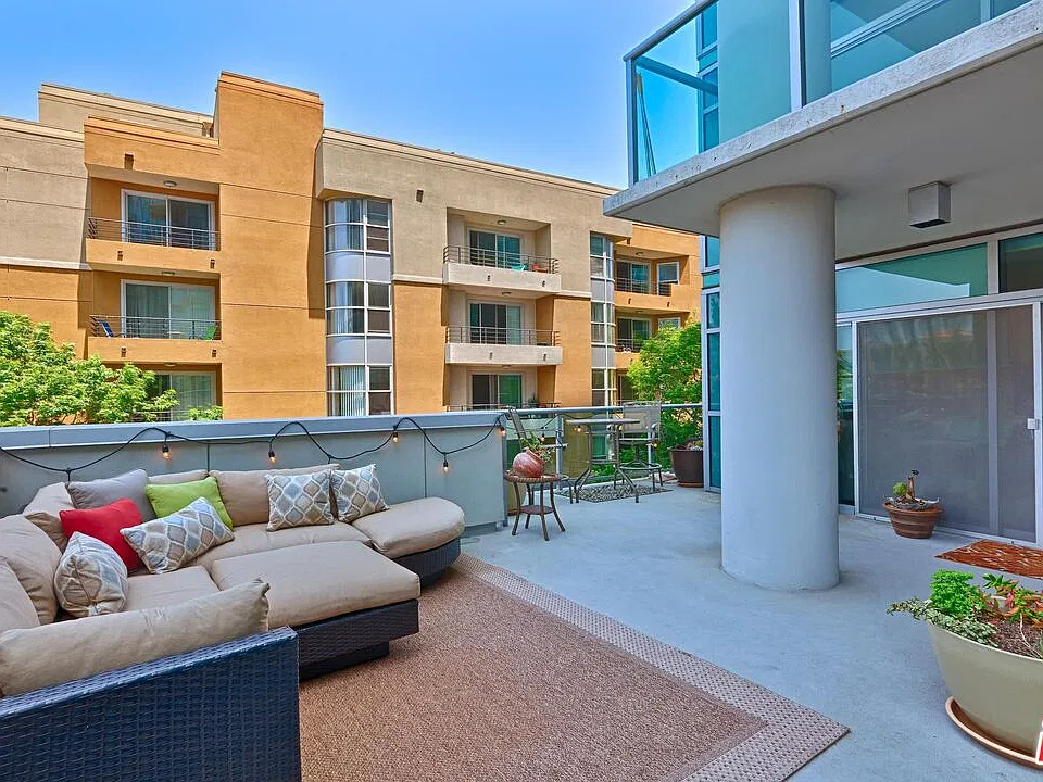 13700 Marina Pointe Dr #317