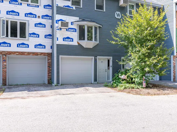 44 Valley West Way, Manchester, NH 03102