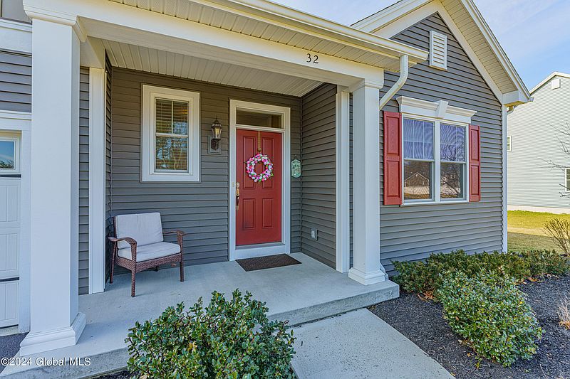 4th image of 32 Greenbrier Way