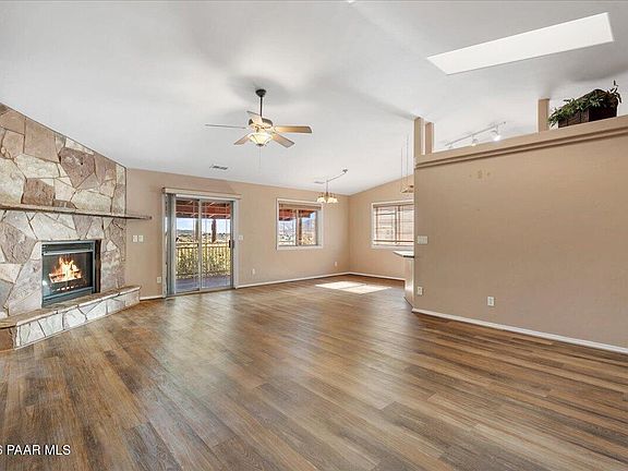 5th image of 1925 N Coral Dr