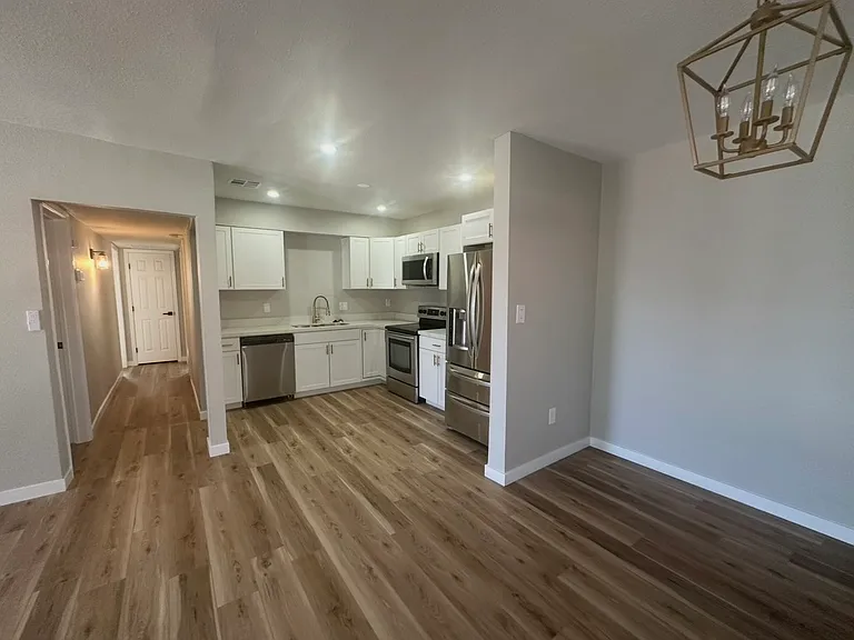 5608 S 16th Pl — Photo 3