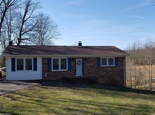3039 Pipers Gap Rd, Mount Airy, NC 27030