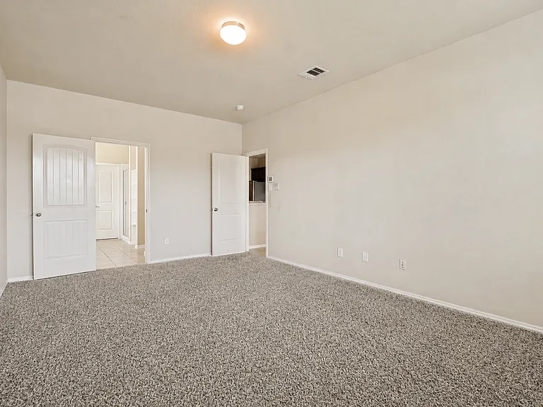 1305 Lone Pine Dr — Photo 5