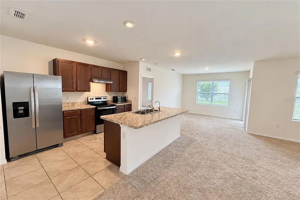 3 bed, 2.0 bath, 1690 sqft, $1,850 — Photo 2