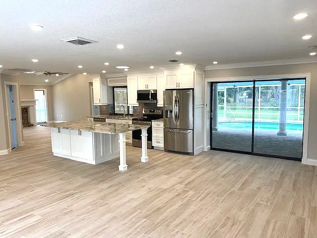 424 Yacht Harbor Dr — Photo 3