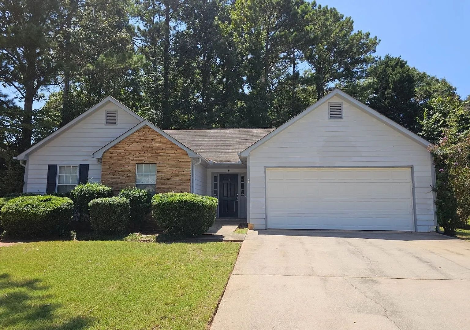 3 Bedroom 2 Bath Fayetteville Home — Photo 2
