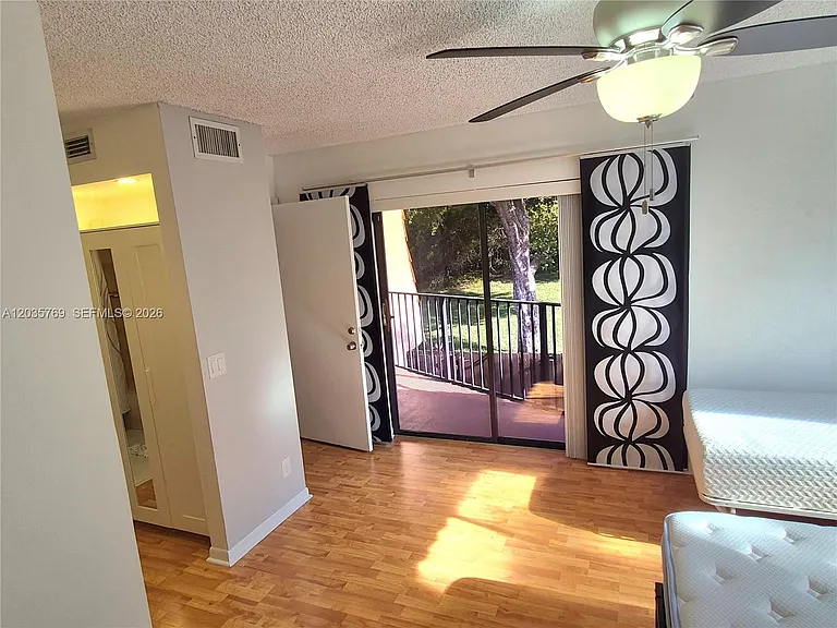 23106 Oxford Pl #D — Photo 17