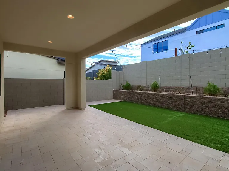 1005 E Paseo Way — Photo 55