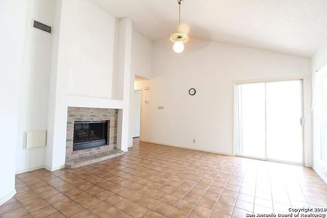 2 bed, 2.0 bath, 1063 sqft, $1,295 — Photo 2