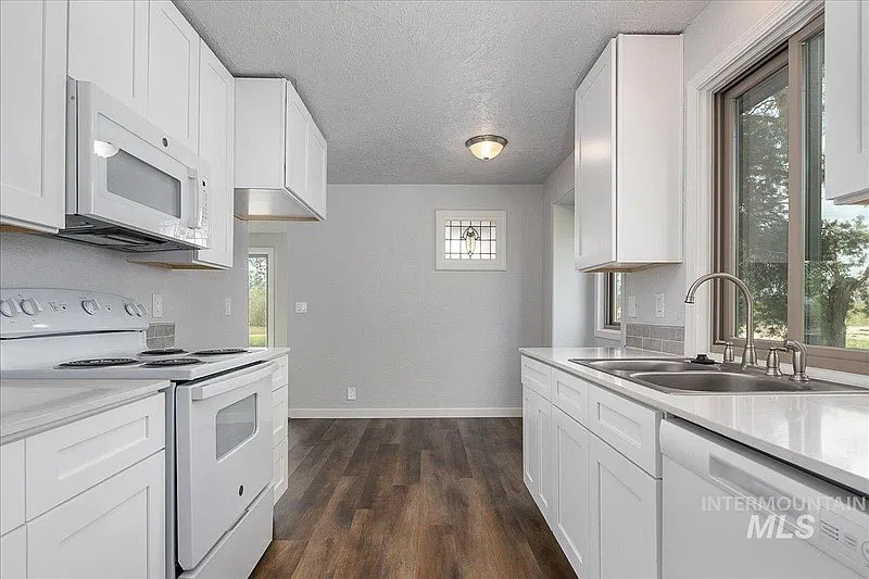 1 bed, 1.0 bath, 177 sqft, $850 — Photo 3
