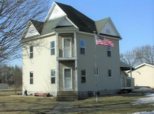 701 Woodland Ave, Riceville, IA 50466