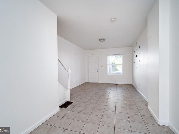 4th image of 305 S 17 1/2 B St
