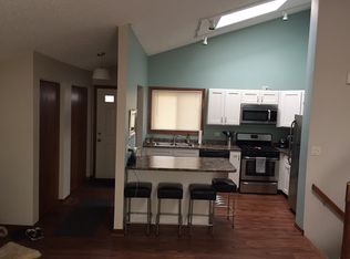 83 Morningside Dr, Roselle, IL 60172