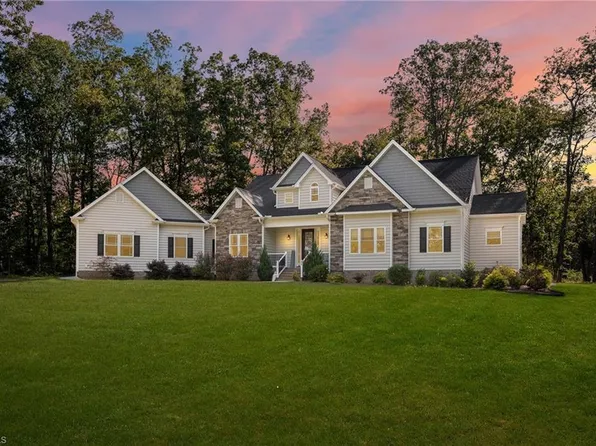 233 Dare Ln, Advance, NC 27006