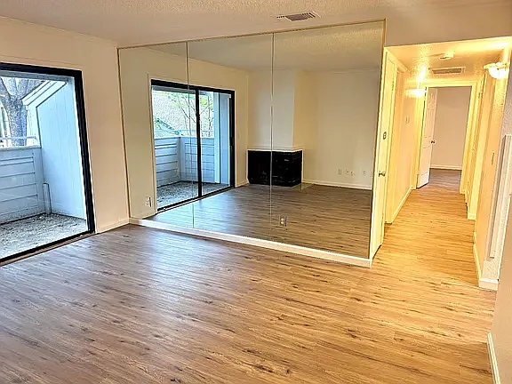 650 Del Verde Cir #6 — Photo 5