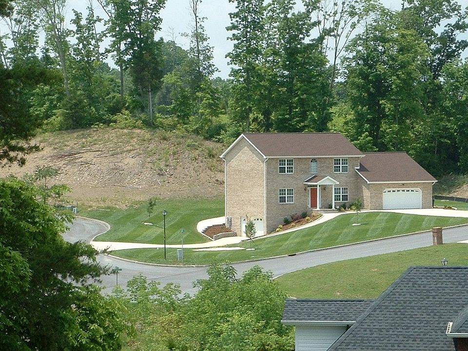 2nd image of 3001 Windridge Dr