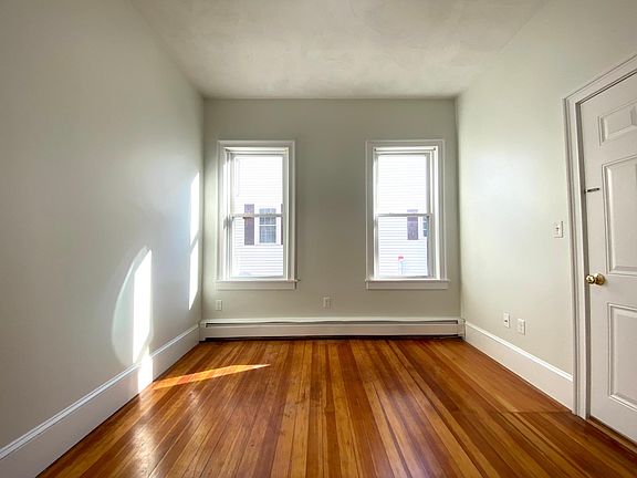 4th image of 285 Whitwell St #2