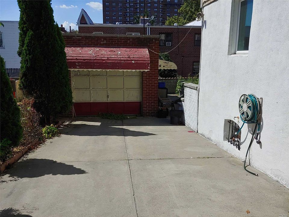 2nd image of 1947 Pilgrim Ave