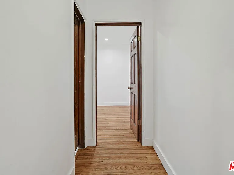 644 S Dunsmuir Ave — Photo 6
