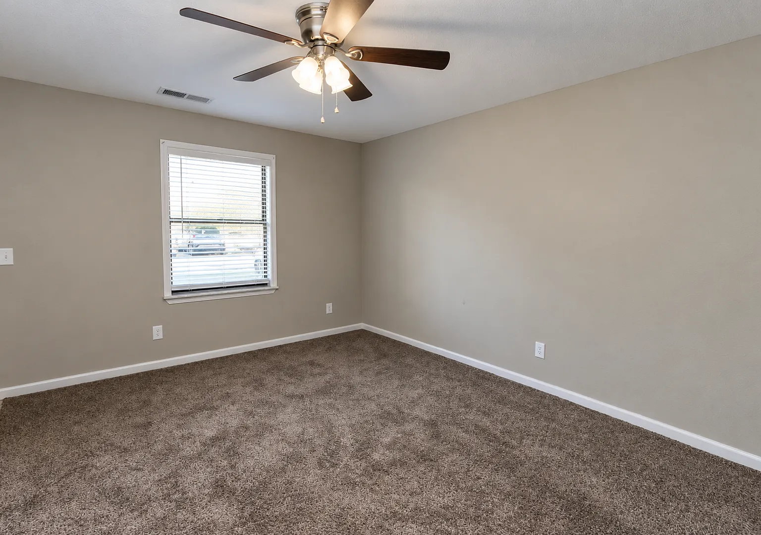 5612 S Jefferson Ave — Photo 4