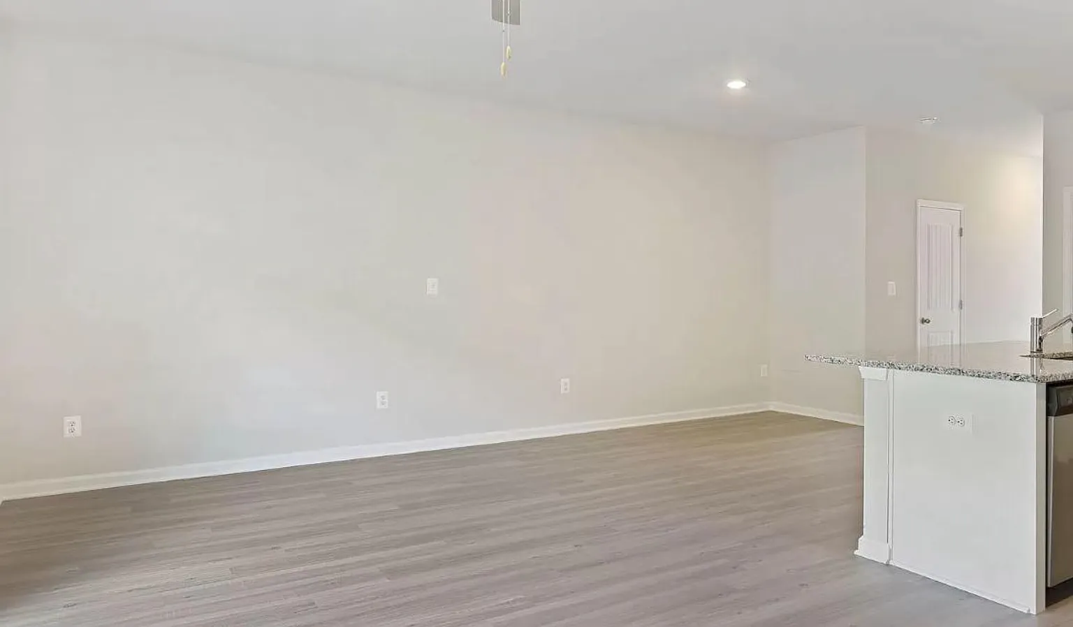 3 bed, 1443 sqft, $1,900 — Photo 3