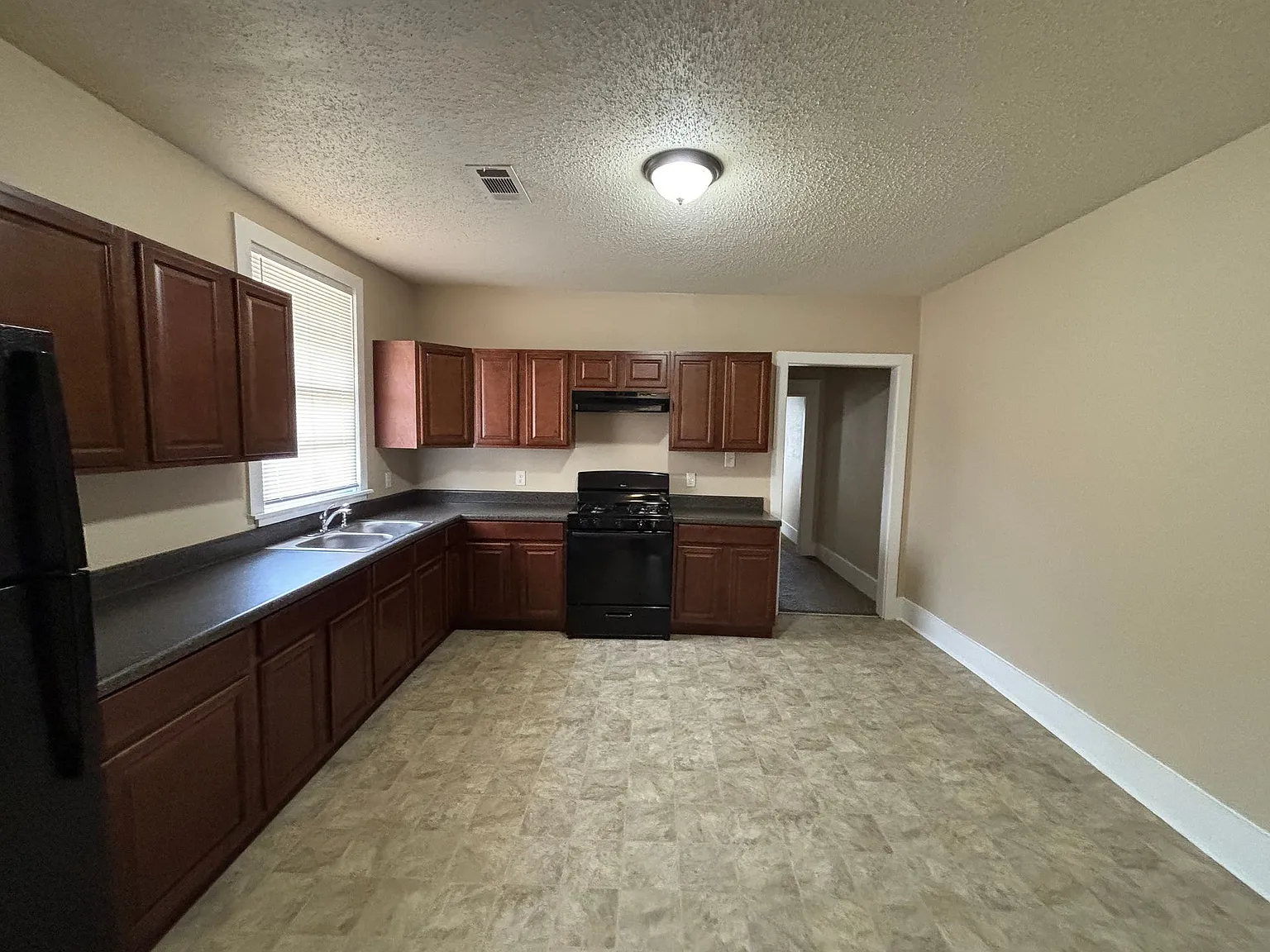 4200 Alma St — Photo 4