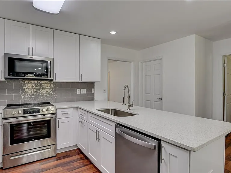 482 Connemara Trl — Photo 7