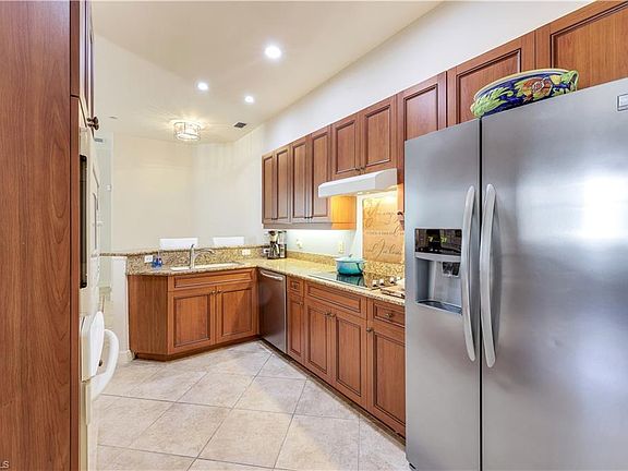 5th image of 6120 MONTELENA CIR #2201