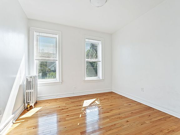 2nd image of 862 E 17th St #9