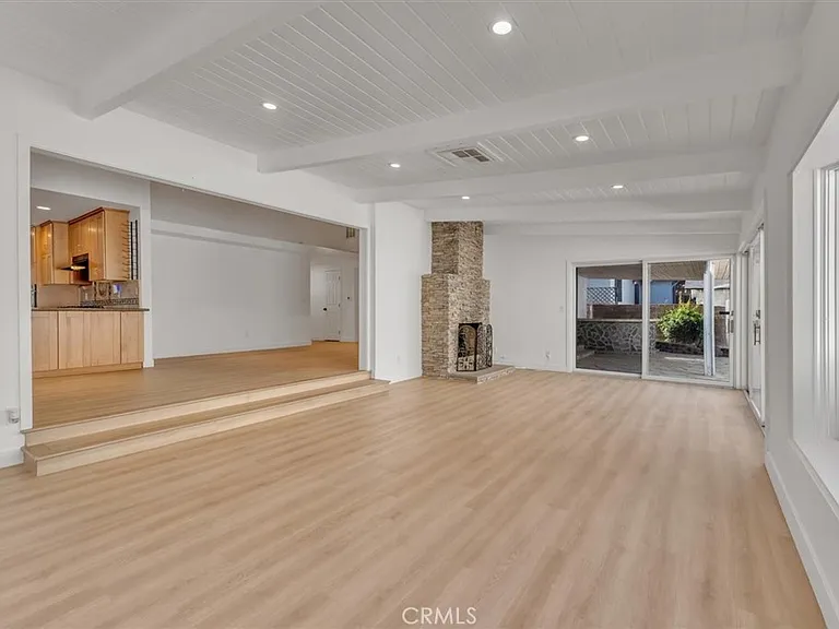 11528 Balboa Blvd — Photo 13