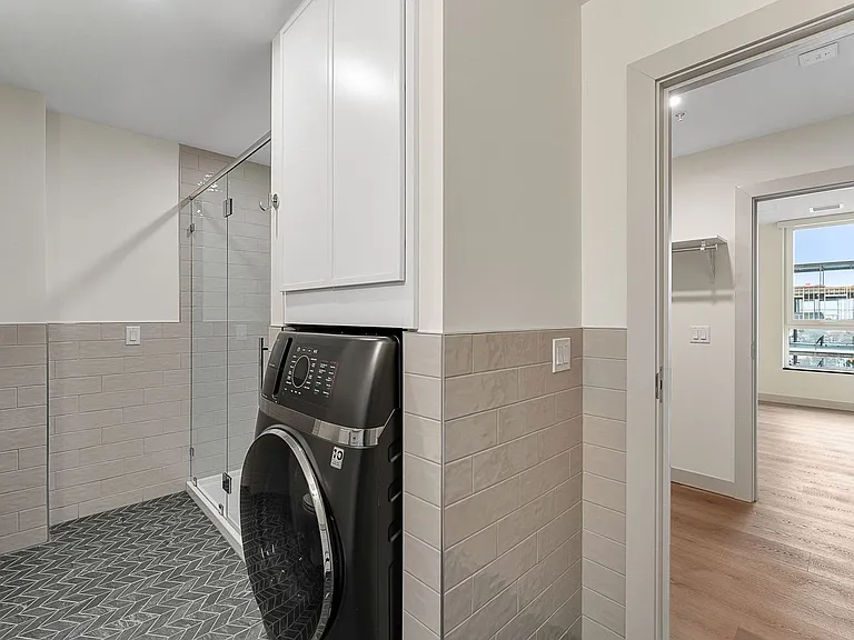 Bank Street Apartments at Burlington Square — Photo 11