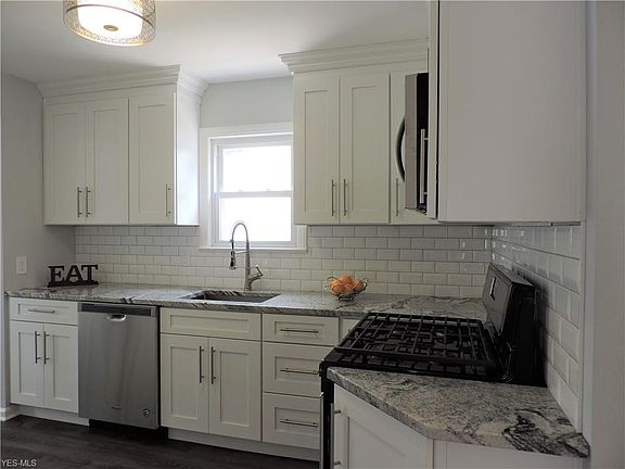 3rd image of 2804 Portman Ave