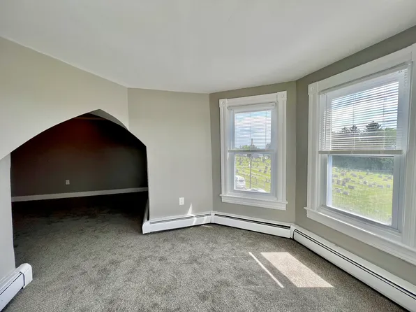 363 S Broad St APT 3, Nazareth, PA 18064