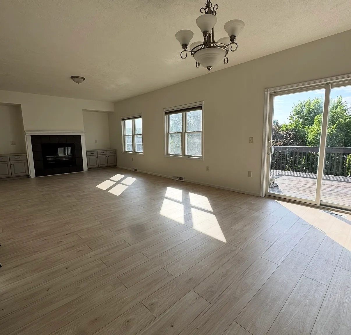 3 bed, 2.5 bath, 1796 sqft, $2,850 — Photo 2