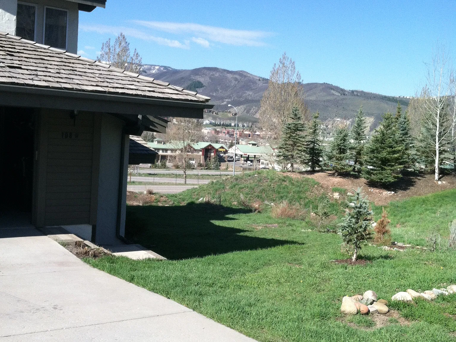 3 bed, 2.5 bath, 1707 sqft, $4,000 — Photo 1