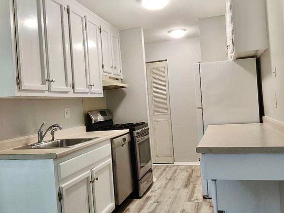 5th image of 26 Shrewsbury Green Dr Unit A