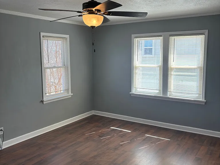 1008 N 48th Ave — Photo 2