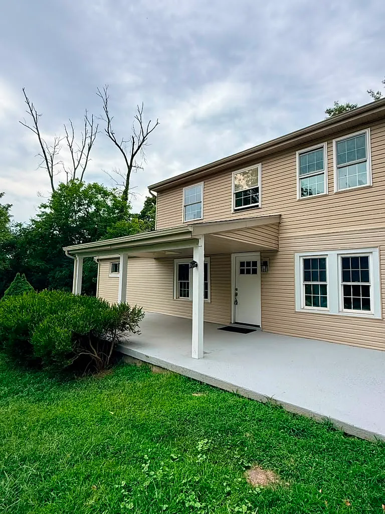 4 bed, 1971 sqft, $3,100 — Photo 2