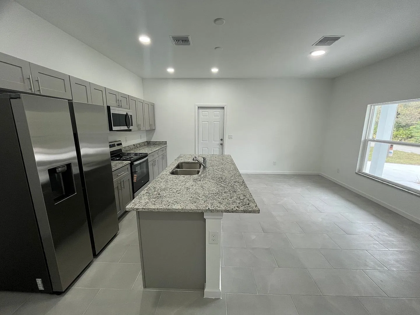 One Of A Kind! Brand New 1 Bedroom-1 Bath- 1 Car Garage In Desirable Lehigh Acres! — Photo 4