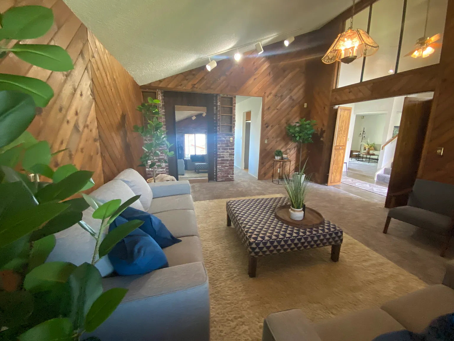 4 bed, 2328 sqft, $4,750 — Photo 4