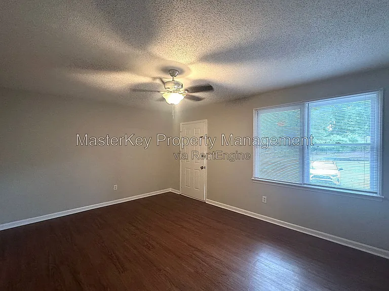 619 E Horne St — Photo 12