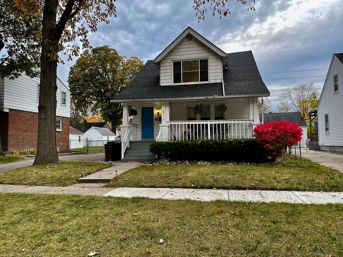 244 Wordsworth St photo 1