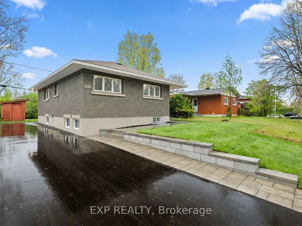2393 Sheldon Ave, Ottawa, ON K2C 1K4