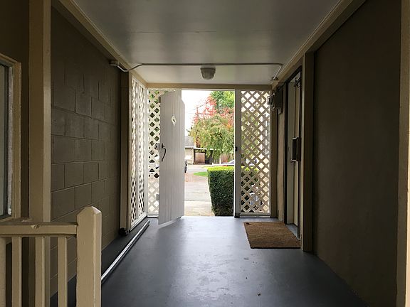 5th image of 811 2nd Ave NW