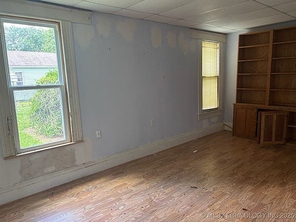 4th image of 311 N Broadway St