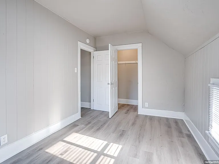 803 N. Broadway — Photo 10
