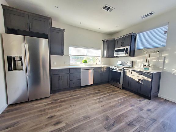 3rd image of 10 Meadow Lake Dr #B