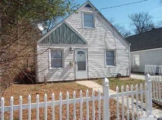 40 Commander St, Hempstead, NY 11550