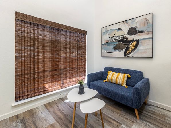 2815 Rio Grande St APT 204