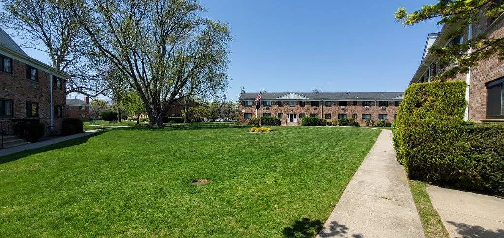 Fairfield Hedges at Bay Shore — Photo 3